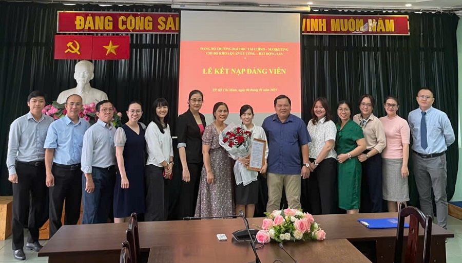 The Party Cell of the Faculty of Public Management and Real Estate Holds a New Party Member Admission Ceremony in 2025